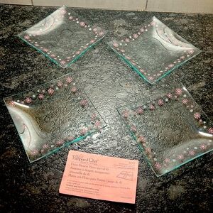 DAISY DESSERT PLATES set of 4. Glass with pink flowers. Breast Cancer awareness